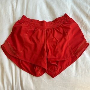 Lululemon- Hotty Hot Low-Rise Short 4” 🍋